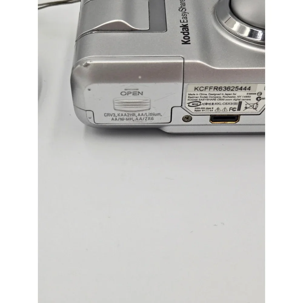 Kodak EasyShare C533 Silver 5.0MP Digital Camera 3x Optical Zoom Bundle